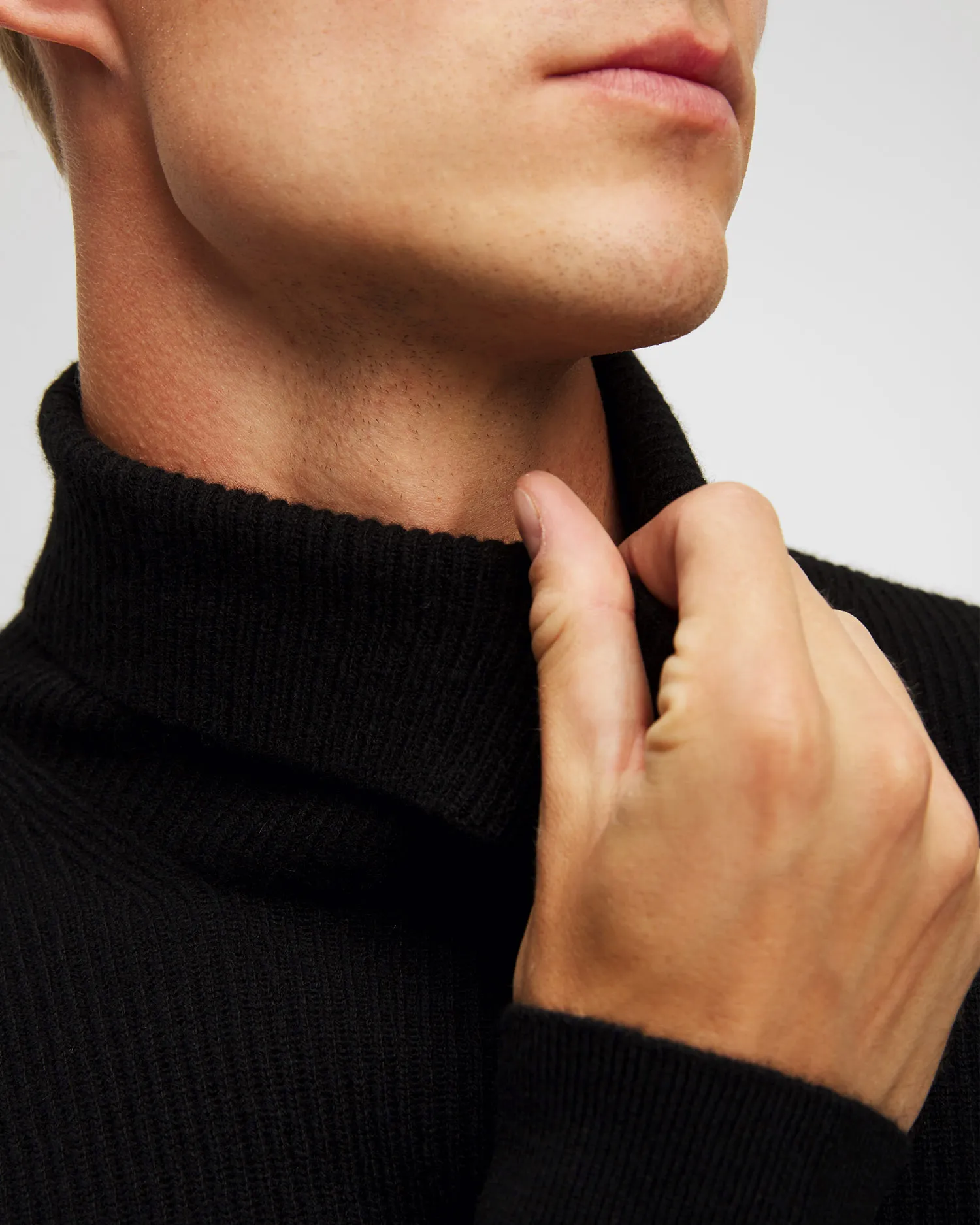 Maglione a collo alto in cashmere da uomo Johnstons of Elgin kap05107sa09004-sa0900